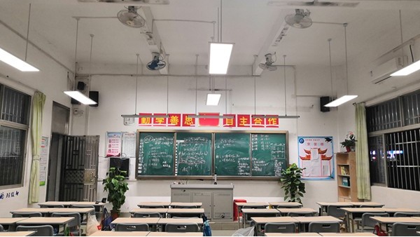 中小学校教室照明需要什么样的教室灯具才能符合国家标准？